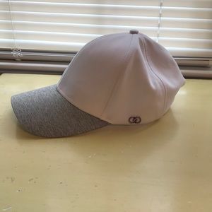 White/grey workout hat